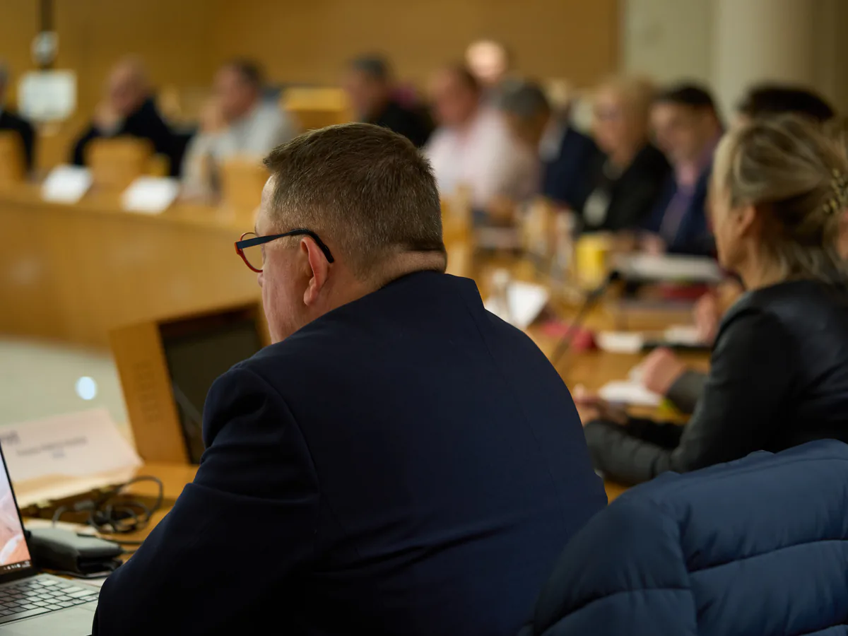 Vue d'audience pendant une plénière institutionnelle